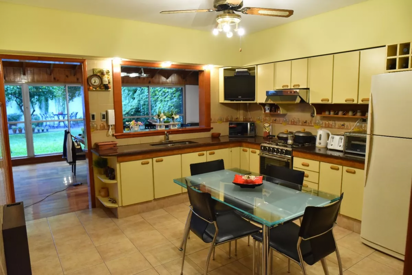 Casa de 5 ambientes en venta, Lomas del mirador.