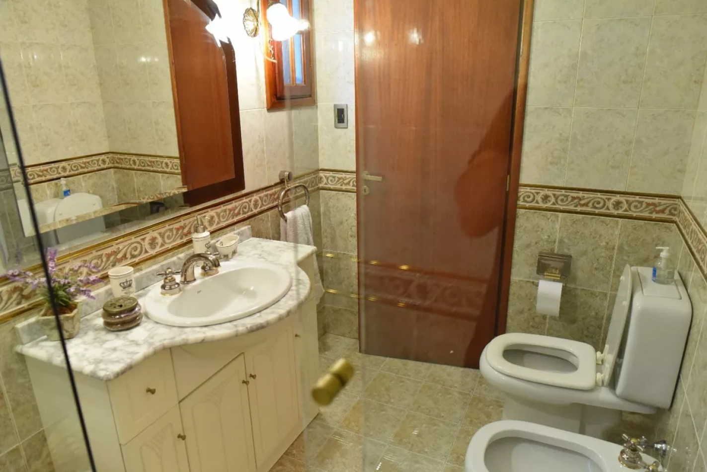 Casa de 5 ambientes en venta, Lomas del mirador.