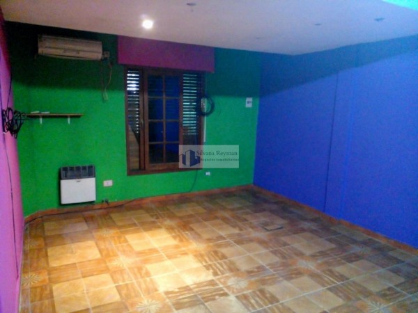 casa de 5 ambientes, en Isidro Casanova.